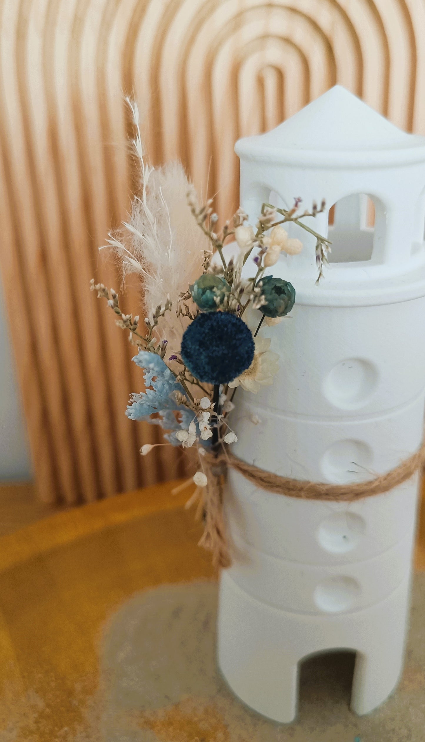 Maritimer Leuchtturm - handgefertigte Deko mit Küsten-Charme