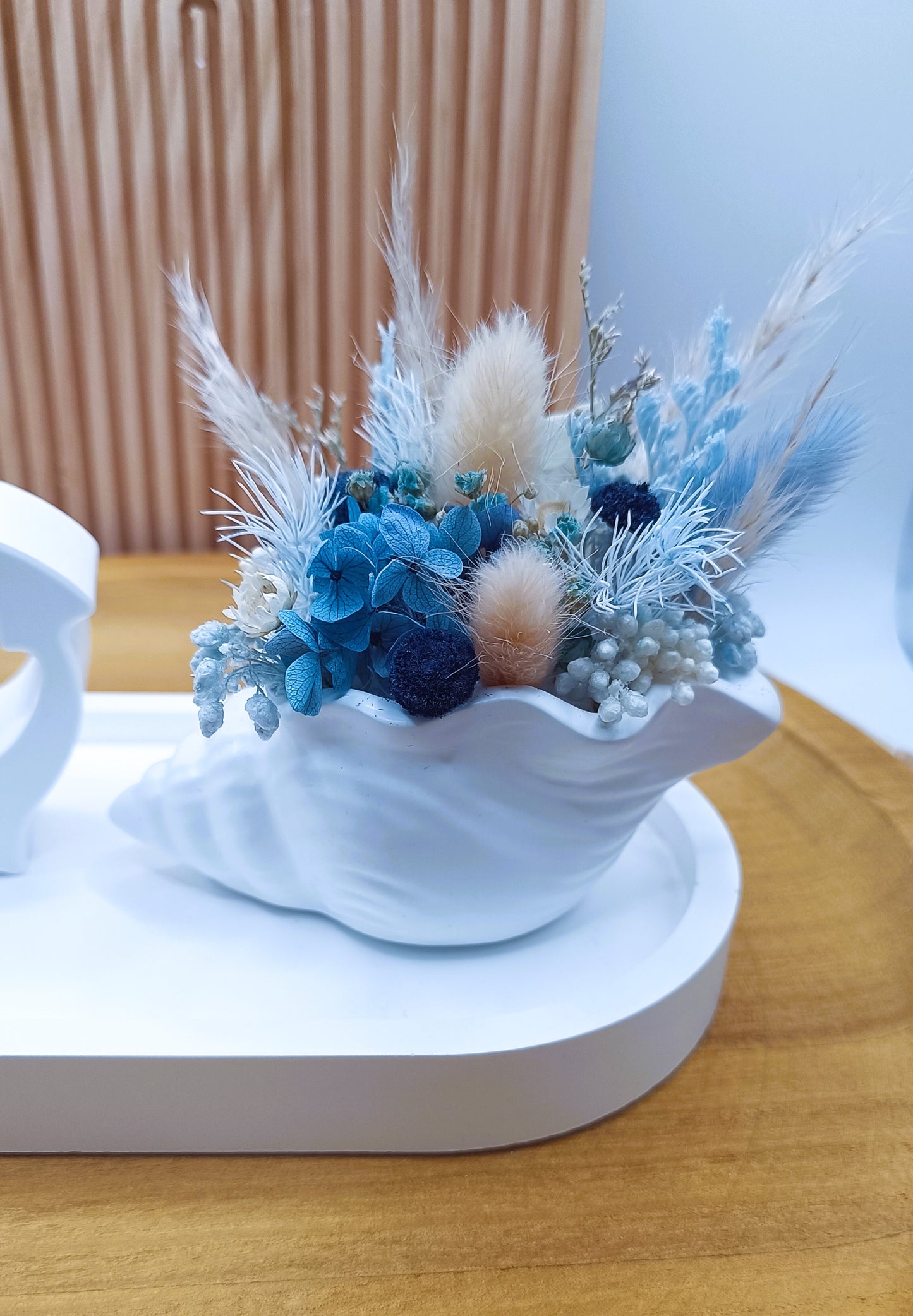Maritimes Tablett – mit Anker, Muschel und Trockenblumen