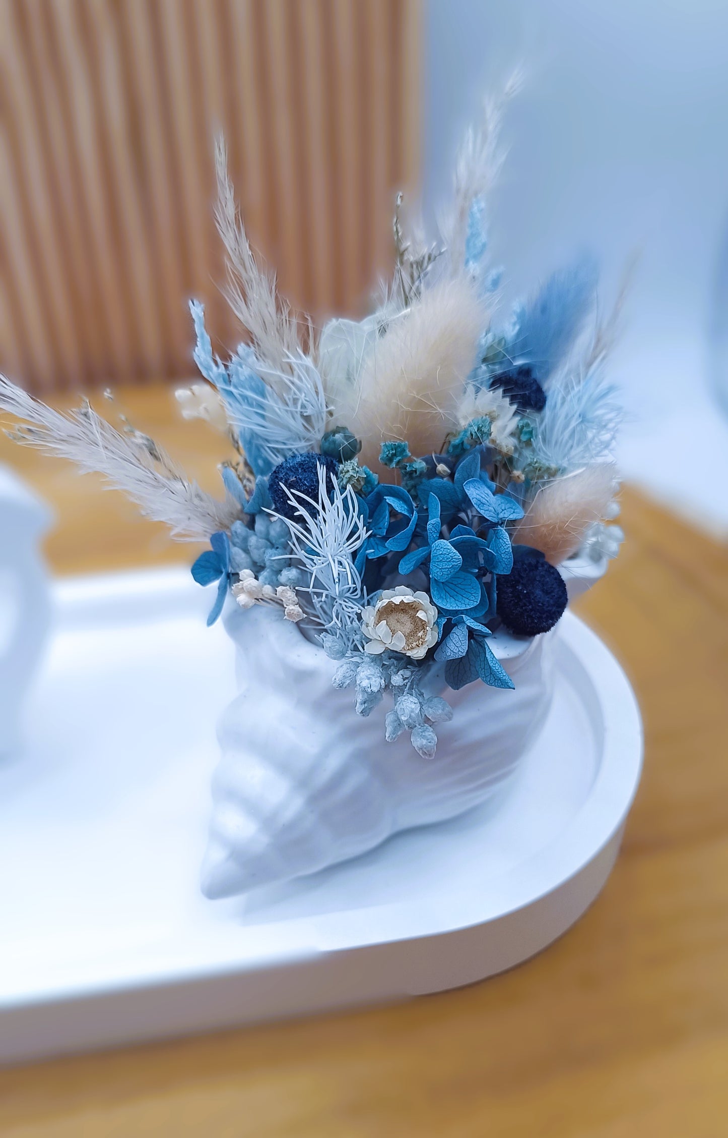 Maritimes Tablett – mit Anker, Muschel und Trockenblumen