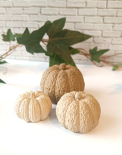 Handgemachtes 3er Set Kürbisse aus Gießkeramik – Herbstdeko in verschiedenen Farben
