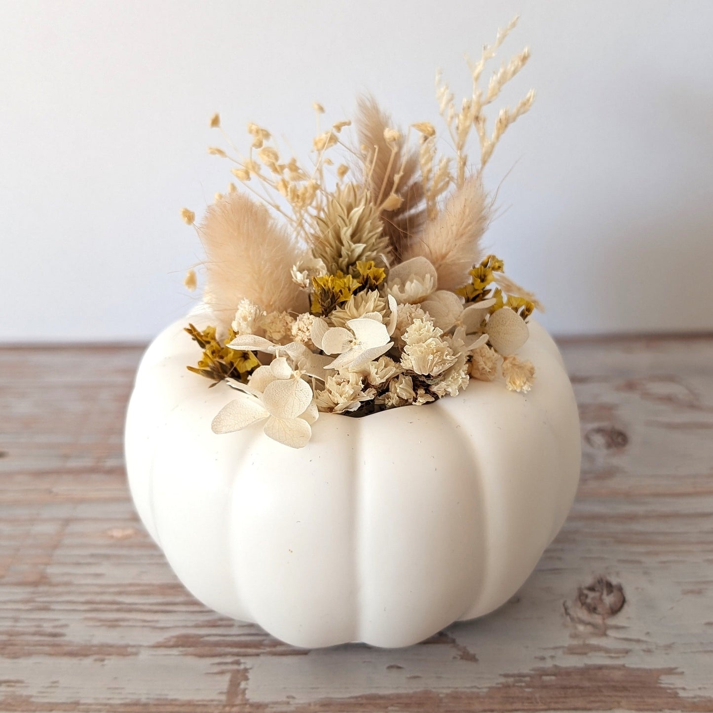 Deko Kürbis mit Trockenblumen – Herbstdeko Tischdeko Boho Wohnaccessoire